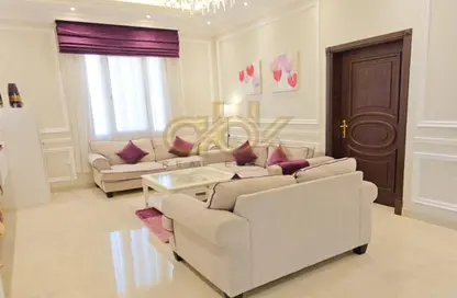 Villa - 6 Bedrooms - 7+ Bathrooms for sale in Al Dafna - Al Dafna - Doha