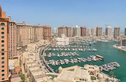 Apartment - 2 Bedrooms - 2 Bathrooms for rent in Tower 10 - Porto Arabia - The Pearl Island - Doha