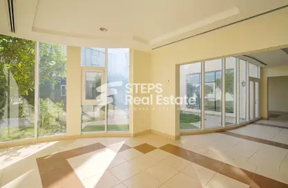 مجمع سكني - 5 غرف نوم - 5 حمامات للايجار في شارع بحيرة الخليج الغربي - بحيرة وست لاجون - الدوحة