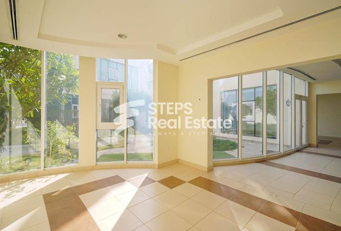 مجمع سكني - 5 غرف نوم - 5 حمامات للايجار في شارع بحيرة الخليج الغربي - بحيرة وست لاجون - الدوحة