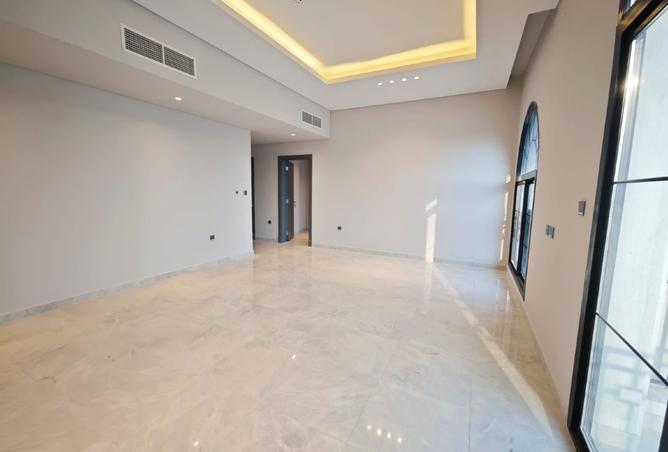 976912 - Property Image 2