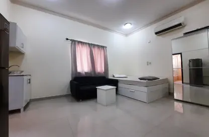 Apartment - Studio - 1 Bathroom for rent in Mamoura 18 - Al Maamoura - Doha
