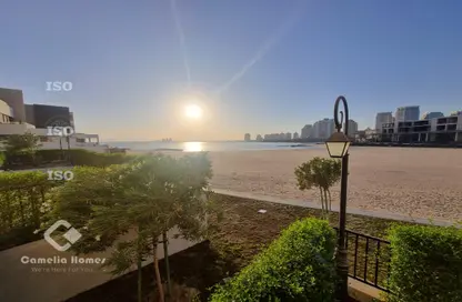 شقة - 2 غرف نوم - 4 حمامات للايجار في البلاج الجنوبي - البلاج - جزيرة اللؤلؤة - الدوحة