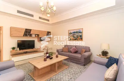 فيلا - 3 غرف نوم - 5 حمامات للايجار في شارع الوعب - الوعب - الدوحة