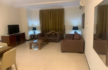 Apartment - 1 Bedroom - 1 Bathroom for rent in Umm Ghuwailina 4 - Umm Ghuwailina - Doha