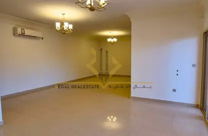 Villa - 4 Bedrooms - 5 Bathrooms for rent in Abu Hamour - Doha