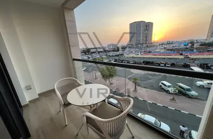 شقة - 2 غرف نوم - 3 حمامات للايجار في مبنى رمادا التجاري - شارع الروابي - المنتزه - الدوحة