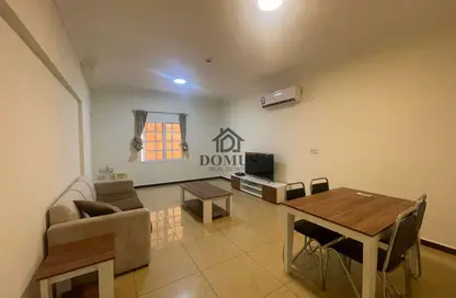 Apartment - 2 Bedrooms - 2 Bathrooms for rent in Al Zubair Bakkar Street - Al Sadd - Doha