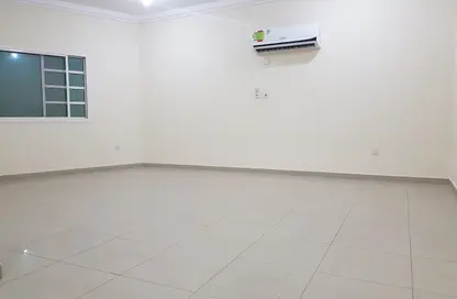Apartment - 2 Bedrooms - 2 Bathrooms for rent in Bin Omran 35 - Fereej Bin Omran - Doha