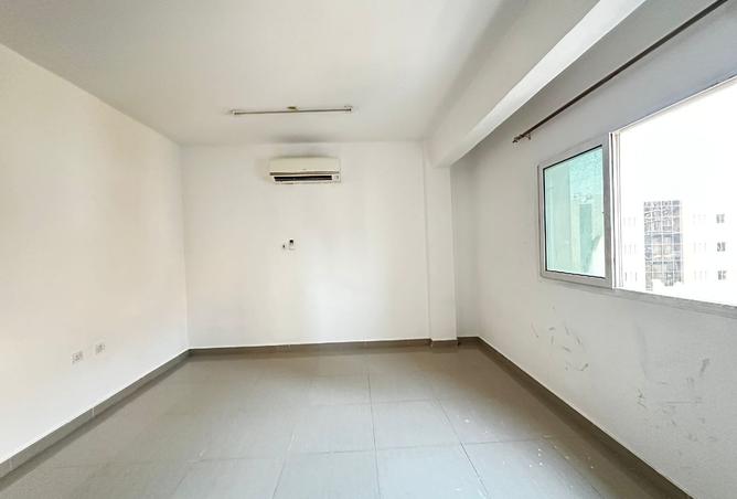 981812 - Property Image 2