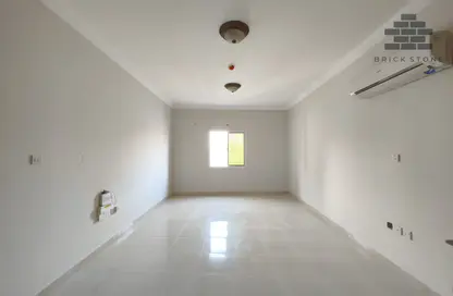 Apartment - 1 Bedroom - 1 Bathroom for rent in Umm Ghwailina Comm - Umm Ghuwalina - Umm Ghuwailina - Doha