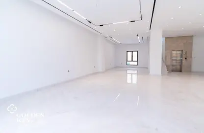 فيلا - 5 غرف نوم - 7 حمامات للبيع في فريج عبد العزيز - فريج عبد العزيز - الدوحة