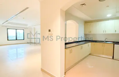 Apartment - 1 Bedroom - 2 Bathrooms for rent in West Porto Drive - Porto Arabia - The Pearl Island - Doha