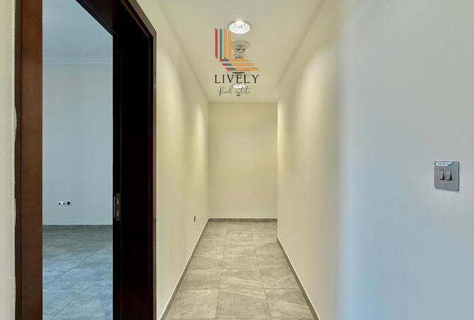 982003 - Property Image 2