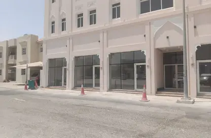 محل تجاري - استوديو - 1 حمام للايجار في فريج كليب - الدوحة