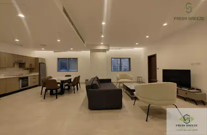 Apartment - 2 Bedrooms - 3 Bathrooms for rent in Corniche Road - Corniche Road - Doha