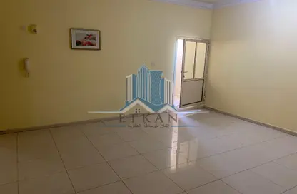 Empty Room image for: Apartment - 2 Bedrooms - 2 Bathrooms for rent in Airport Road - Airport Area - Doha, Image 1