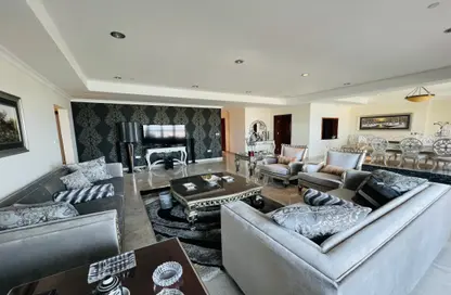 Apartment - 3 Bedrooms - 4 Bathrooms for rent in Tower 16 - Porto Arabia - The Pearl Island - Doha
