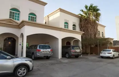 Bulk Rent Units - Studio - 5 Bathrooms for rent in Duhail Villas - Al Duhail - Doha