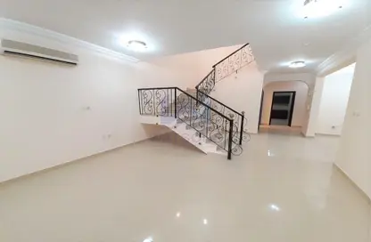 مجمع سكني - 5 غرف نوم - 5 حمامات للايجار في 871 شارع - جنوب الدحيل - الدحيل - الدوحة