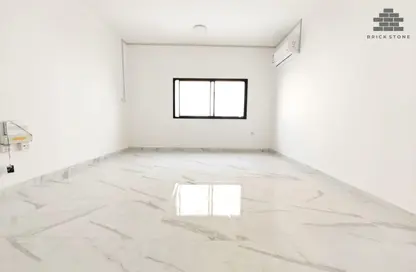 شقة - 4 غرف نوم - 2 حمامات للايجار في شارع المطار القديم - طريق المطار القديم - الدوحة