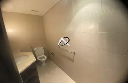 Bathroom image for: Apartment - 1 Bedroom - 2 Bathrooms for rent in Tower 19 - Porto Arabia - The Pearl Island - Doha, Image 1