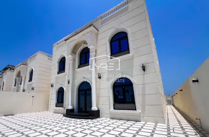 فيلا - 7 غرف نوم - 8 حمامات للايجار في شارع النعيجة - غرب الهلال - الهلال - الدوحة