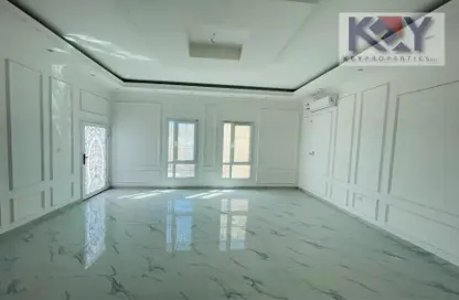 Empty Room image for: Villa for rent in Al Gharrafa - Doha, Image 1