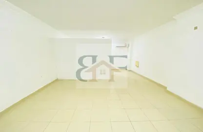 شقة - 2 غرف نوم - 2 حمامات للايجار في شارع المطار القديم - طريق المطار القديم - الدوحة