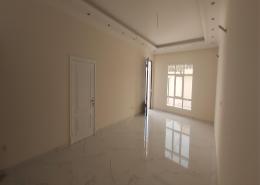 صورةغرفة فارغة لـ: فيلا - 8 غرف نوم - 8 حمامات للبيع في إزغاوا - إزغاوا - الدوحة, صورة 1