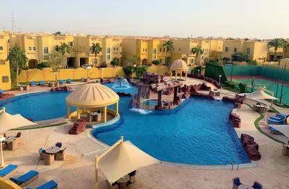 صورة لـ حوض سباحة مجمع سكني - 4 غرف نوم - 5 حمامات للايجار في حدائق الفردان 02 - الوعب - الدوحة ، صورة رقم 1
