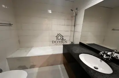 شقة - 2 غرف نوم - 2 حمامات للايجار في شارع انس - فريج بن محمود الشمالي - فريج بن محمود - الدوحة