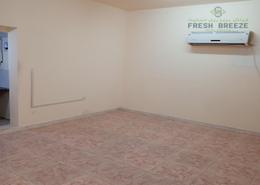 صورةغرفة فارغة لـ: Studio - 1 حمام للكراء في مدينة خليفة - الدوحة, صورة 1
