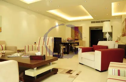 صورة لـ غرفة المعيشة / غرفة الطعام فيلا - 4 غرف نوم - 5 حمامات للايجار في الريان - الريان - الدوحة ، صورة رقم 1