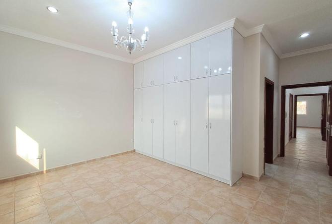 954326 - Property Image 2