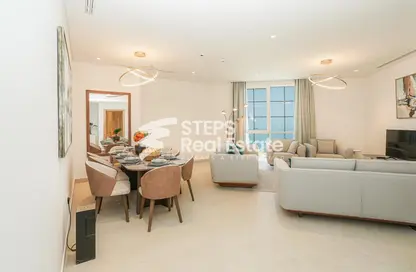 Living / Dining Room image for: Apartment - 3 Bedrooms - 4 Bathrooms for rent in Floresta Gardens - Floresta Gardens - The Pearl Island - Doha, Image 1