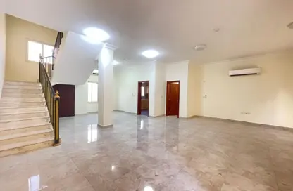 فيلا - 3 غرف نوم - 4 حمامات للايجار في أم صلال محمد - أم صلال محمد - الدوحة