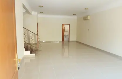 Compound - 3 Bedrooms - 4 Bathrooms for rent in Al Duhail - Al Duhail - Doha