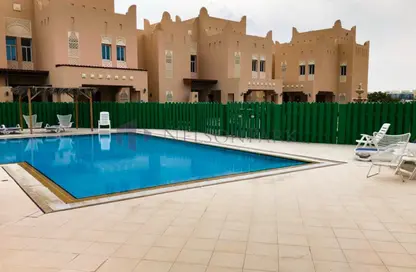 دوبلكس - 4 غرف نوم - 6 حمامات للايجار في البوابة الشرقية - بحيرة وست لاجون - الدوحة