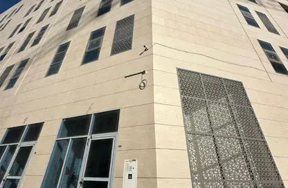 محل تجاري - استوديو - 1 حمام للايجار في جناين الوعب - الوعب - الدوحة