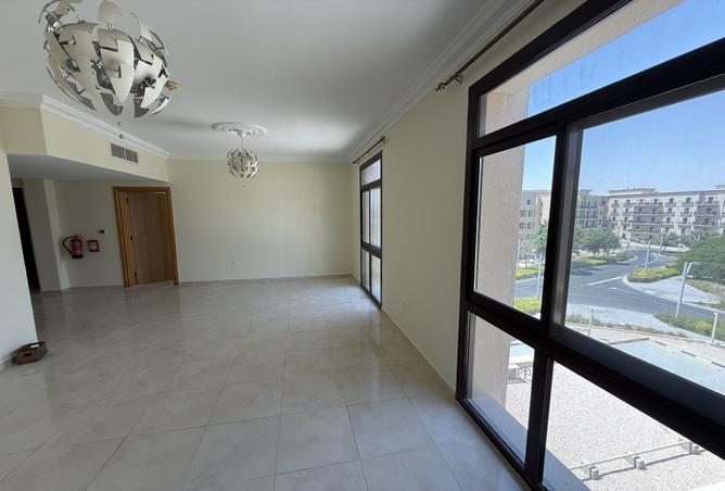 932202 - Property Image 2