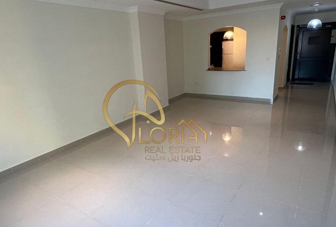 945879 - Property Image 2