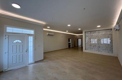 Villa - 7 Bedrooms for rent in Al Kheesa - Al Kheesa - Umm Salal Mohammed