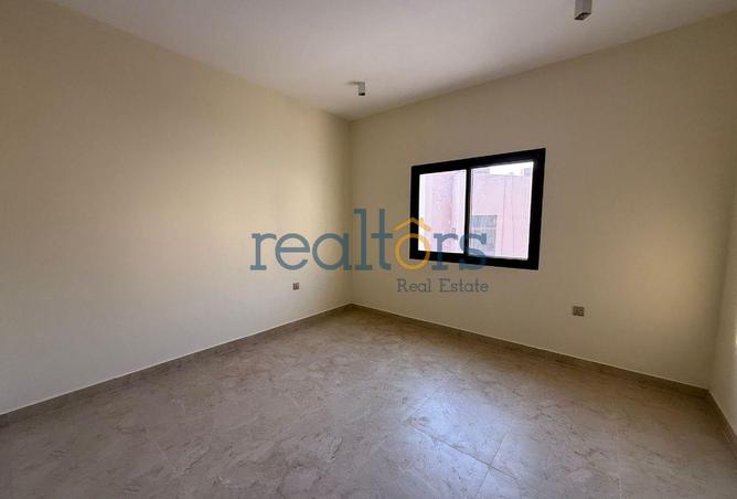 954870 - Property Image 3