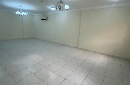 Apartment - 3 Bedrooms - 2 Bathrooms for rent in Al Mansoura - Al Mansoura - Doha