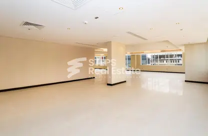 Office Space - Studio - 2 Bathrooms for rent in Muntazah 13 - Al Muntazah - Doha