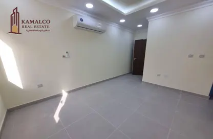 Apartment - 2 Bedrooms - 2 Bathrooms for rent in Umm Ghuwailina 4 - Umm Ghuwailina - Doha