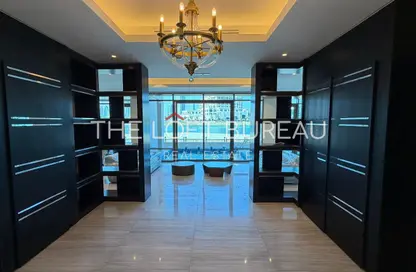 فيلا - 5 غرف نوم - 6 حمامات للايجار في منطقة الأبراج - جزيرة اللؤلؤة - الدوحة