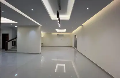 Villa - 5 Bedrooms - 6 Bathrooms for rent in Al Maamoura - Al Maamoura - Doha
