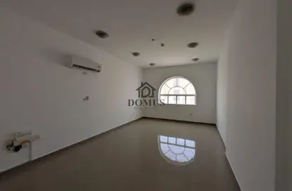 Apartment - 3 Bedrooms - 3 Bathrooms for rent in Thabit Bin Zaid Street - Al Mansoura - Doha